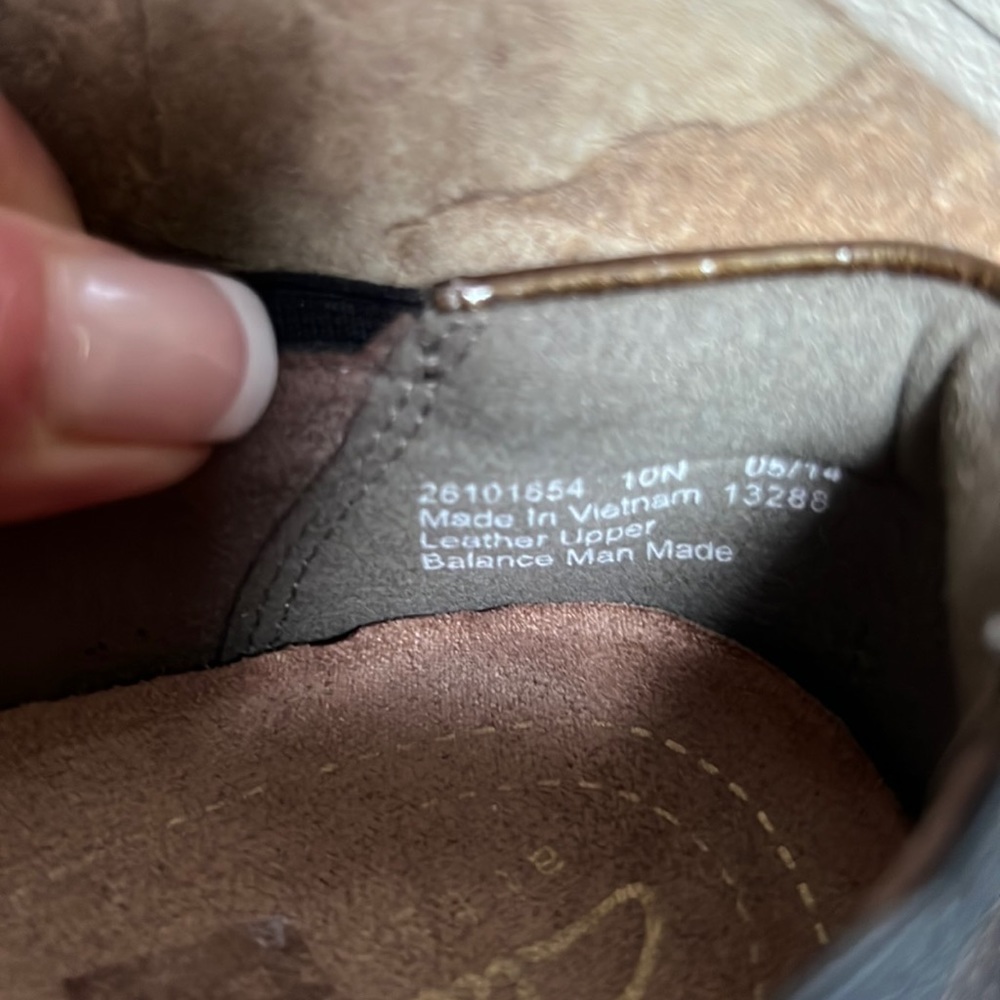 Clark’s Slip Ons-Size 10N - Picture 8 of 9
